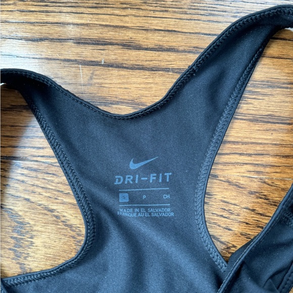 Nike work out top - Picture 2 of 3